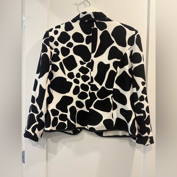 Chic Chapter One Black & Ivory Animal Print Blazer - Size 12 Petite - Picture 2 of 9
